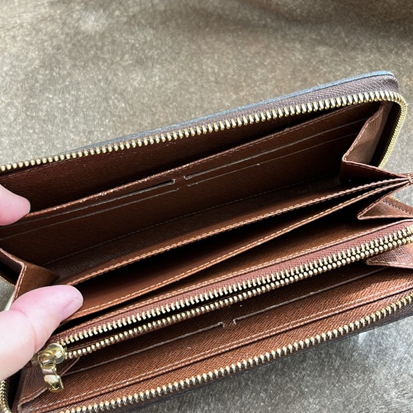 LOUIS VUITTON Zippy Wallet Long Monogram - Picture 9 of 14